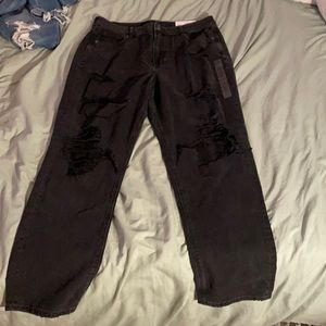 American Eagle Distressed Mom Jean